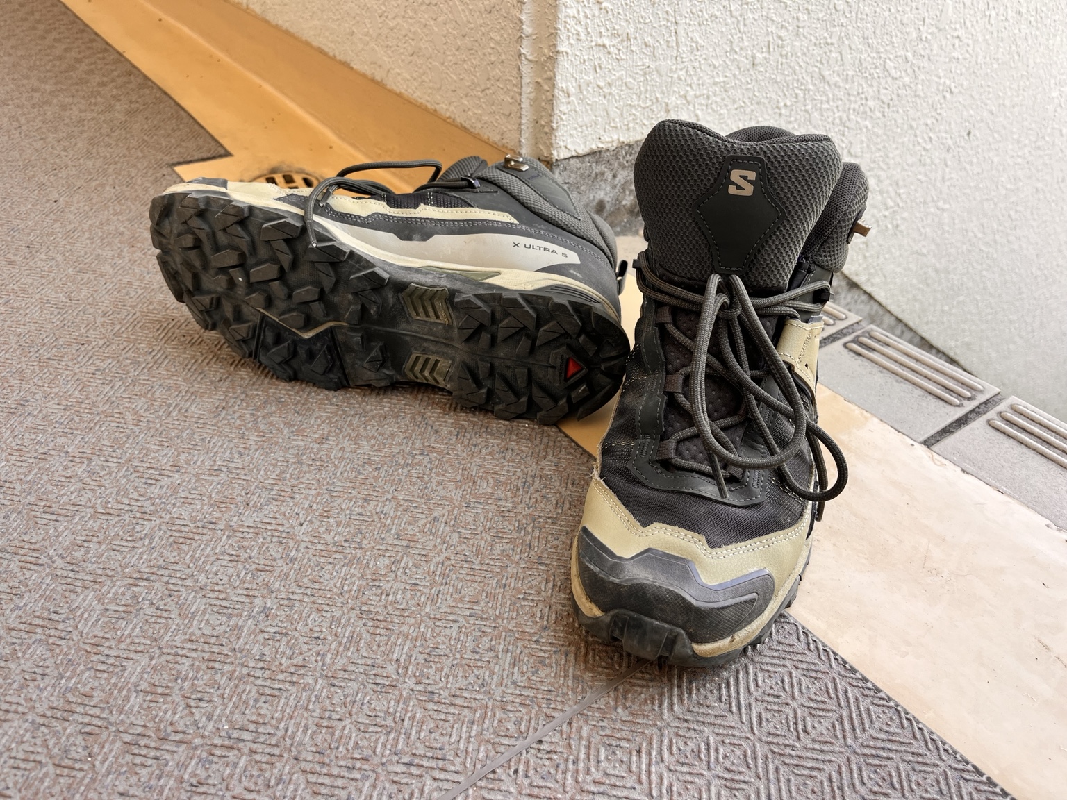 大台ヶ原を歩いた後のX ULTRA 5 MID GORE-TEXとアウトソール