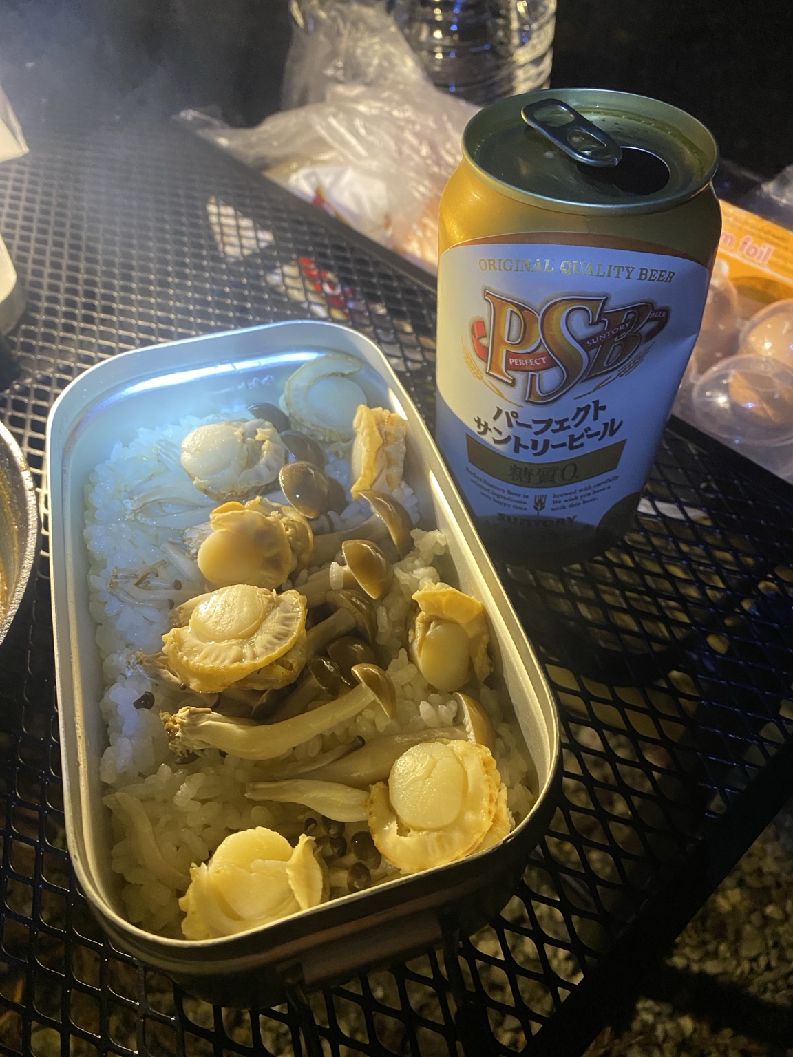 メスティンで作ったホタテときのこのご飯とビール