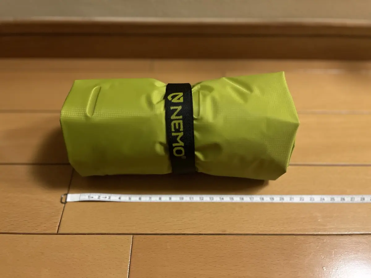収納したNEMO エクリプス オールシーズンの長さをメジャーで実測